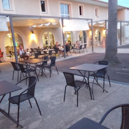 Maison Dans Une Residence De Vacances Gallargues-le-Montueux Eksteriør billede
