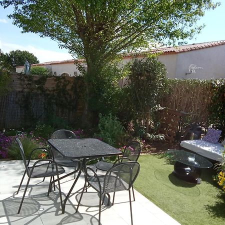 Maison Dans Une Residence De Vacances Gallargues-le-Montueux Eksteriør billede
