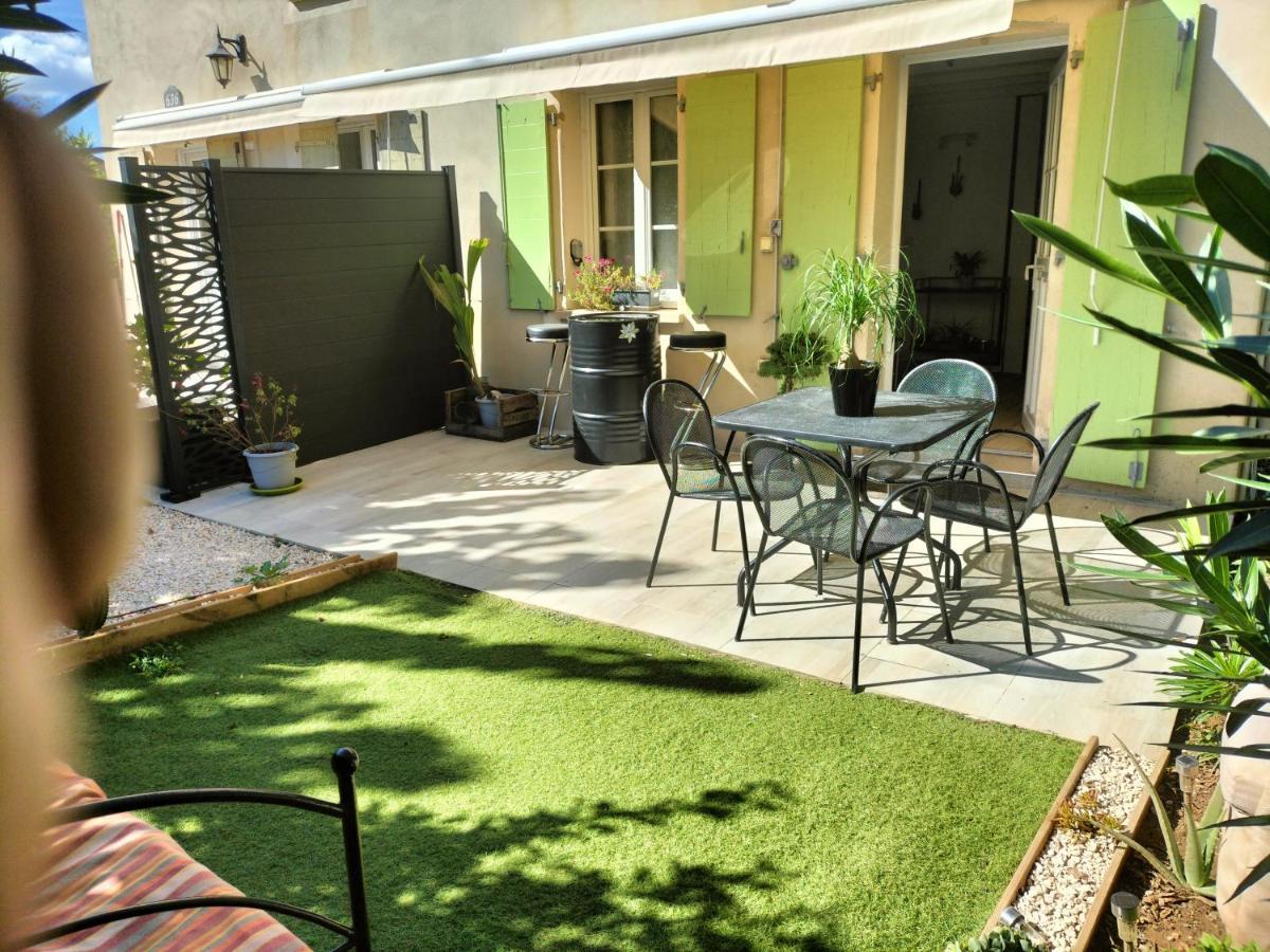 Maison Dans Une Residence De Vacances Gallargues-le-Montueux Eksteriør billede