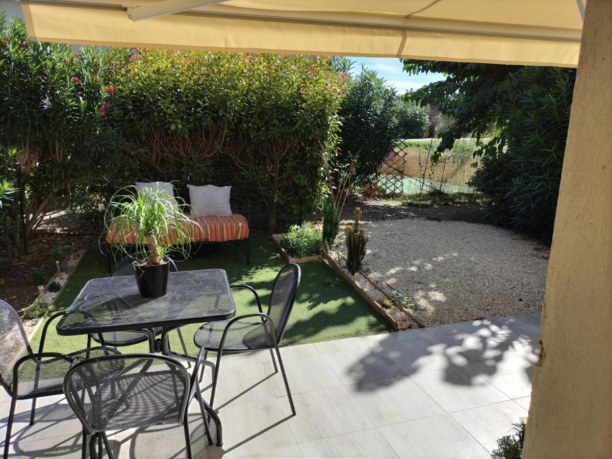 Maison Dans Une Residence De Vacances Gallargues-le-Montueux Eksteriør billede