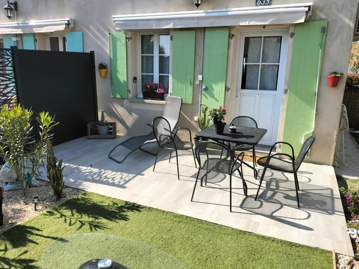Maison Dans Une Residence De Vacances Gallargues-le-Montueux Eksteriør billede