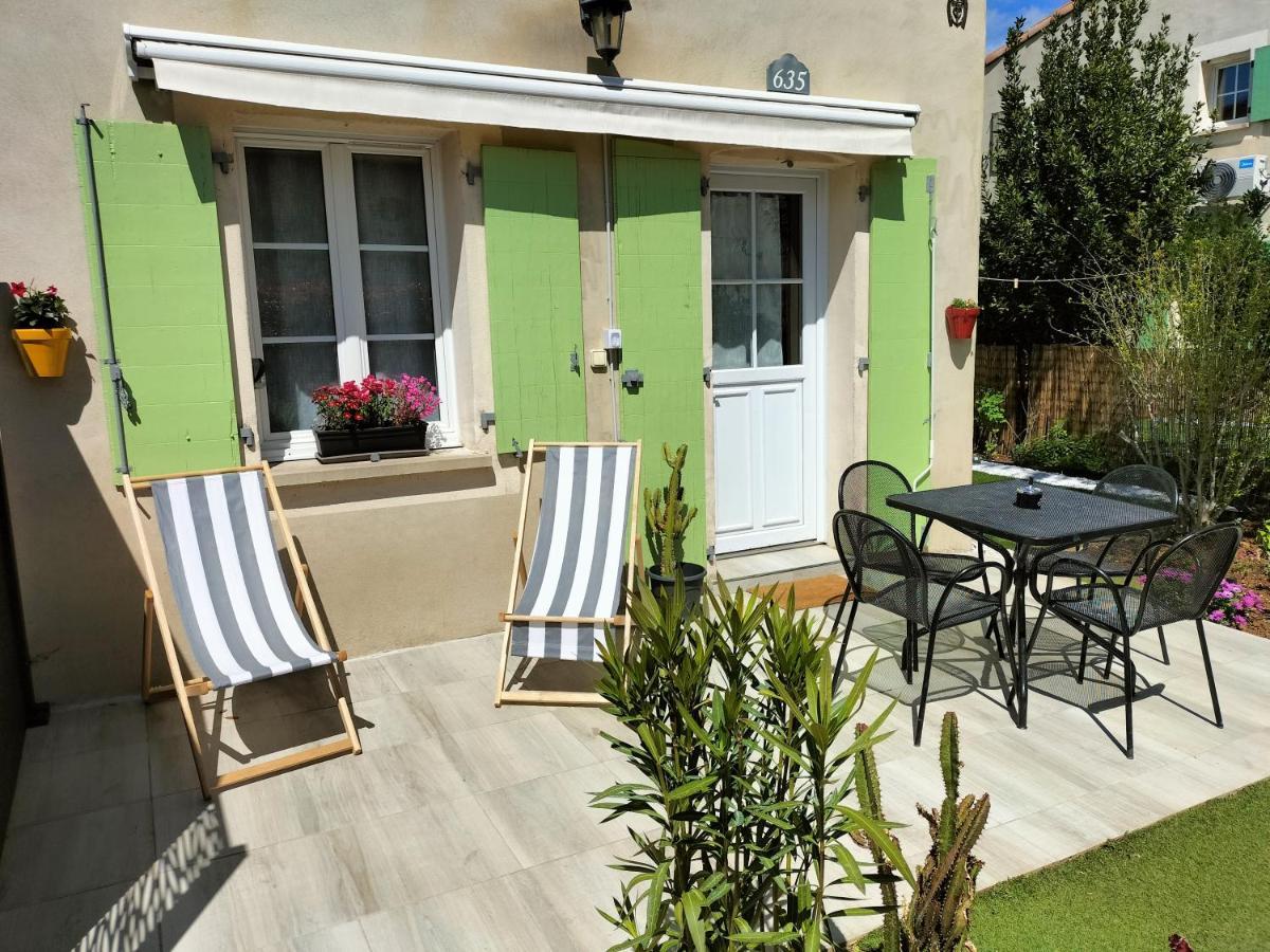 Maison Dans Une Residence De Vacances Gallargues-le-Montueux Eksteriør billede