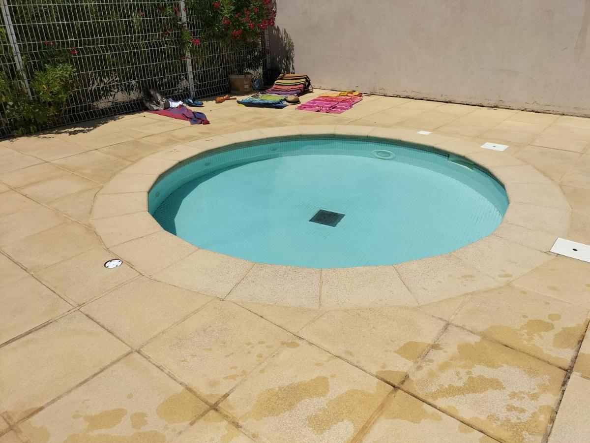 Maison Dans Une Residence De Vacances Gallargues-le-Montueux Eksteriør billede