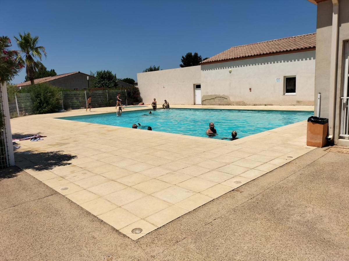 Maison Dans Une Residence De Vacances Gallargues-le-Montueux Eksteriør billede