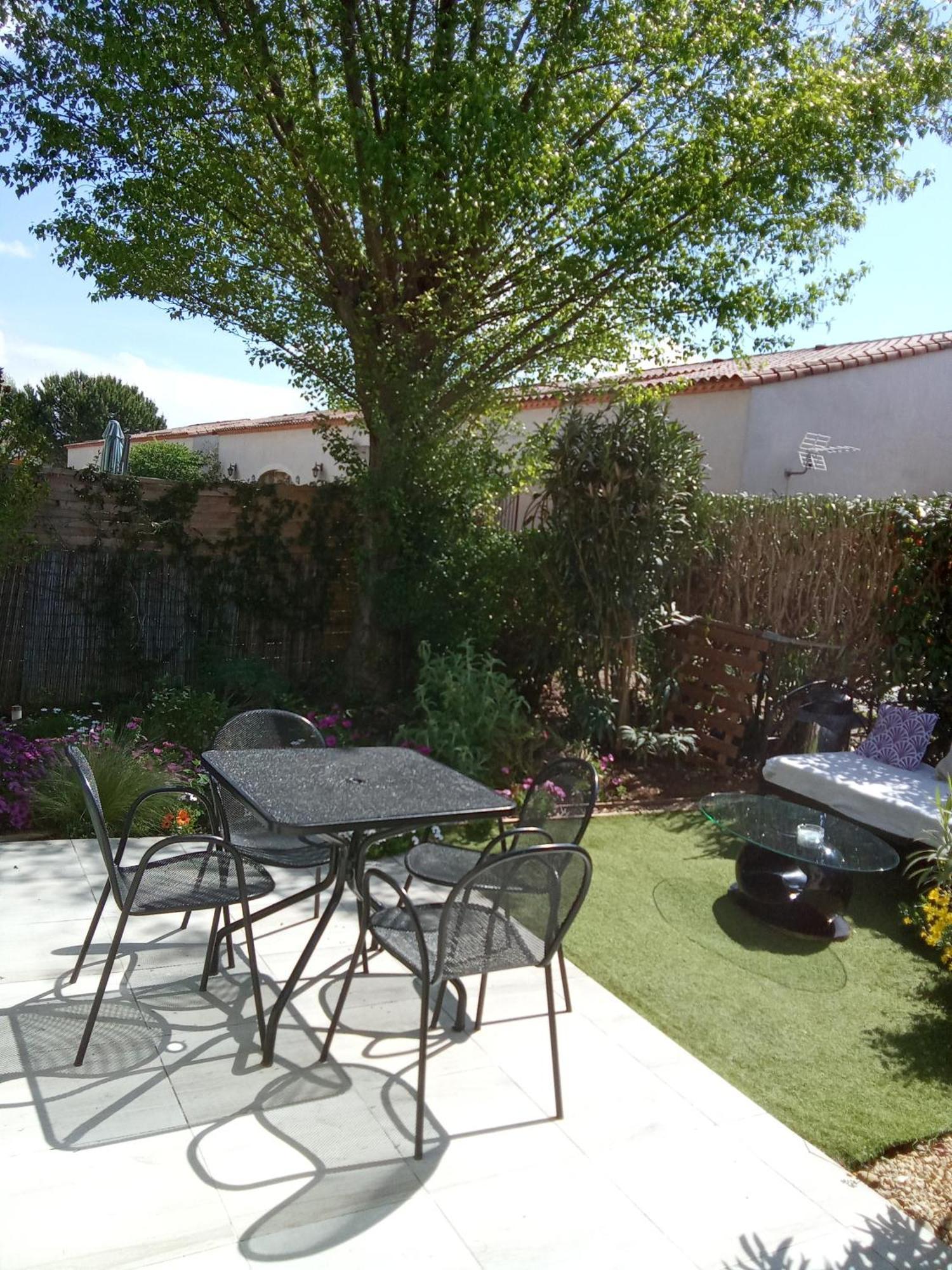 Maison Dans Une Residence De Vacances Gallargues-le-Montueux Eksteriør billede